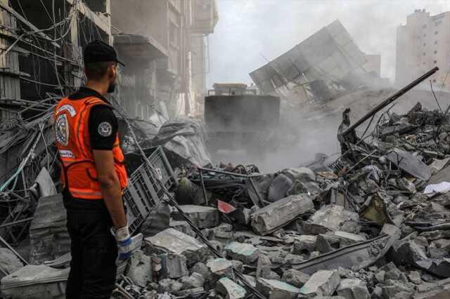 Her güm 4 saat saldırılara ara vermeyi kabul eden İsrail, Gazze'yi yoğun şekilde bombalamaya devam ediyor