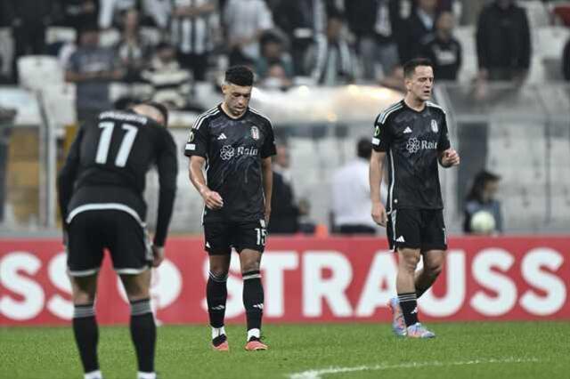 Burak Yılmaz'ı hedef alan Beşiktaş tribünleri tek bir hocanın adını haykırdı