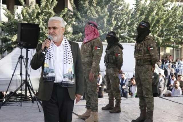 HÜDA-PAR lideri Yapıcıoğlu, Kassam Tugayları'nın üniformasını giyen kişiler sahneye çıktı