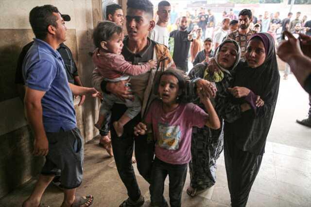 İsrail askerleri Gazze'de harabeye çevrilen okulda kutlama yaptı