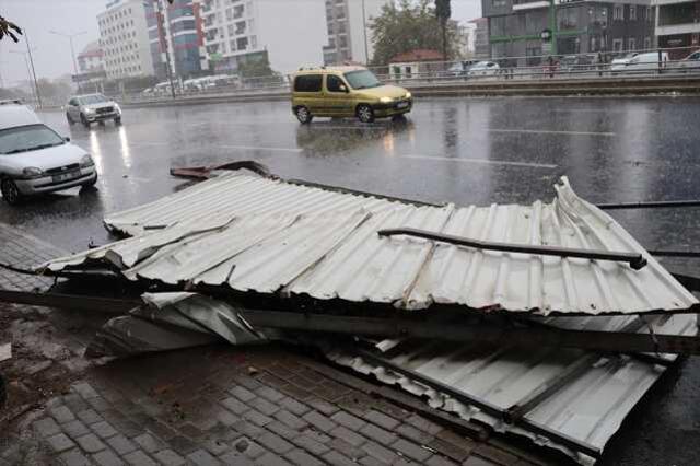 Meteoroloji uyarmıştı: Şiddetli yağış birçok kenti esir aldı
