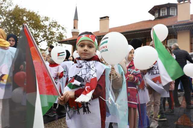 Bursa'da 5 Bin Çocuk, Filistin İçin 1,5 km'lik Sevgi Zinciri Oluşturdu