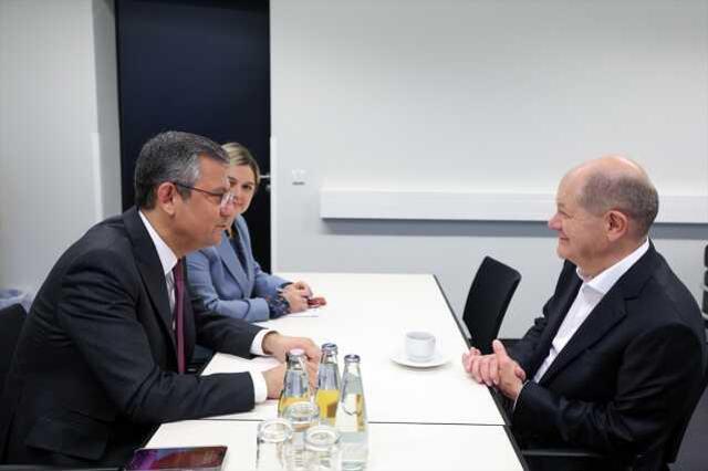 Özgür Özel, Berlin'de; Almanya Sosyal Demokrat Partisi Kongresi'ne Katıldı