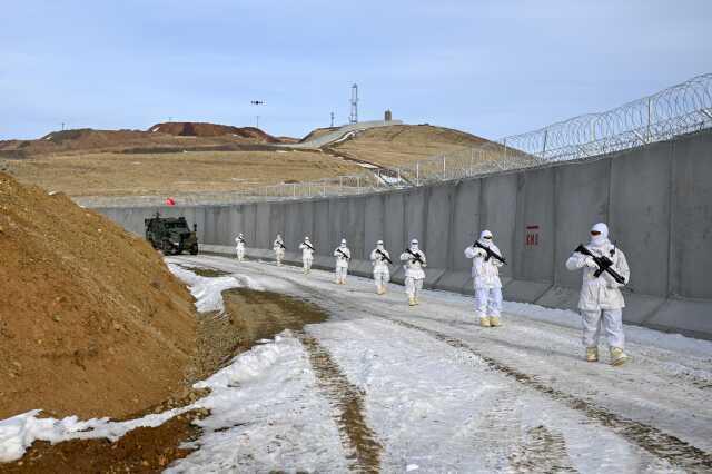 Van'da İran sınırına güvenlik duvarının 170 kilometresi tamamlandı