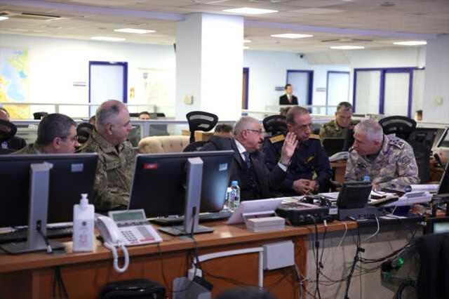 Bakan Güler, Irak ve Suriye'deki hava harekatlarına katılan pilotlara seslendi