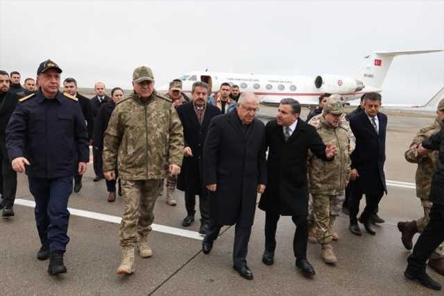 Milli Savunma Bakanı, Irak sınırında! Yaşar Güler'e TSK Komuta Kademesi de eşlik ediyor