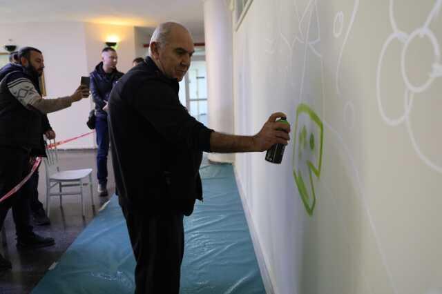 Huzurevi Sakinleri, Duvarları Sanat Eserine Dönüştürdü