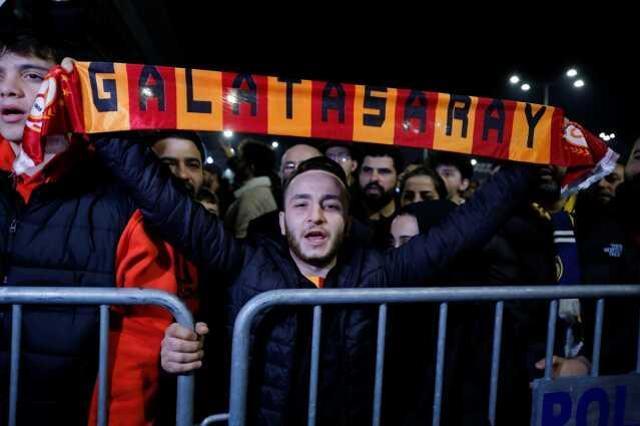 Suudi Arabistan'daki Süper Kupa finalinin iptal olmasının ardından Galatasaray ve Fenerbahçe yurda döndü