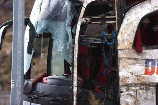 Mersin'de bariyerlere çarpan yolcu otobüsü takla attı! 9 kişi öldü, 14'ü ağır 30 kişi yaralandı