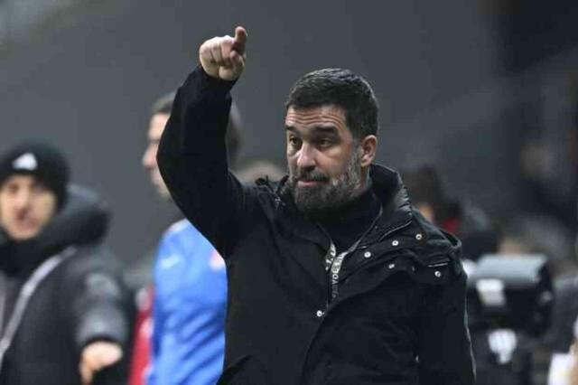 Beşiktaş taraftarından Arda Turan'a olay Seçil Erzan göndermesi! Tüm stat aynı tezahüratla inledi