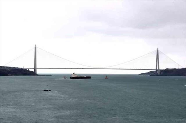 İstanbul Boğazı yakıt tankerinin arızalanması nedeniyle gemi trafiğine kapatıldı
