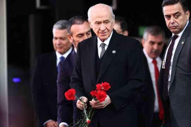MHP lideri Bahçeli: Mersin'i Cumhurbaşkanımıza hediye edecek misiniz?