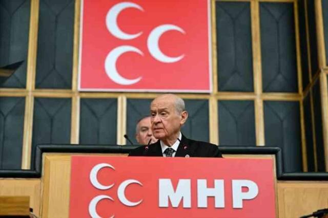 Bahçeli'den çok konuşulacak çıkış: Davutoğlu bana başbakanlık teklif etti