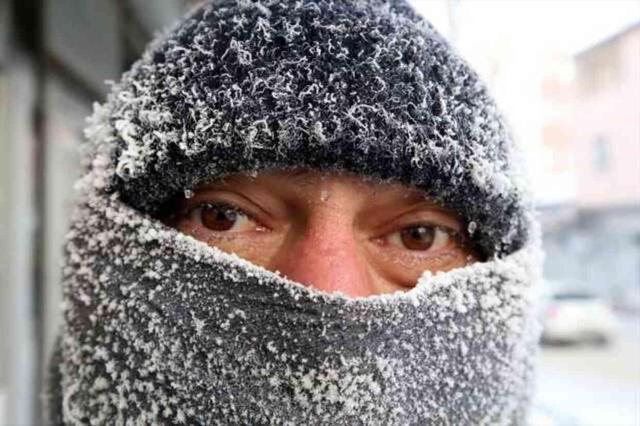 Türkiye'nin en soğuk yeri artık Çıldır! Eksi 33 derecede vatandaşın kirpiği bile dondu