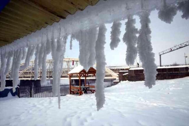 Türkiye'nin en soğuk yeri artık Çıldır! Eksi 33 derecede vatandaşın kirpiği bile dondu