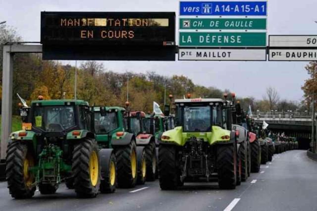 Avrupa'daki çiftçi eylemleri Türkiye'ye sıçradı! Traktörünü alan fabrikanın önüne sürdü