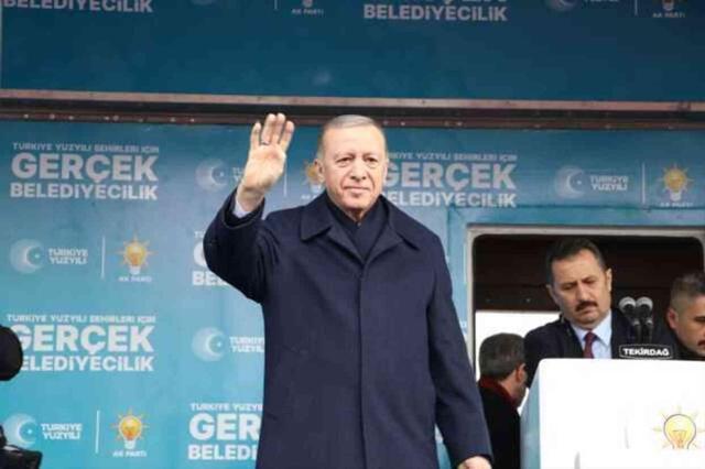 Cumhurbaşkanı Erdoğan: AK Parti seçim çalışmasına silahlı saldırı gerçekleştiren zanlılarından biri yakalandı