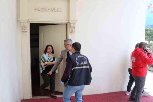 Adana Büyükşehir Belediye binasında silahlı saldırı! Zeydan Karalar'ın özel kalem müdürü ağır yaralandı