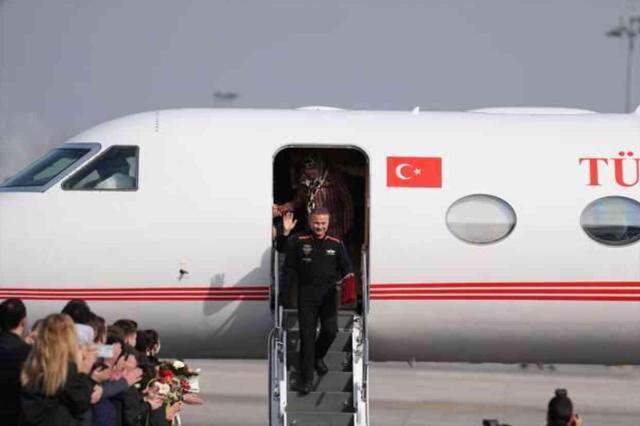 Alper Gezeravcı evli mi? Astronot Gezeravcı kaç yaşında, nereli?