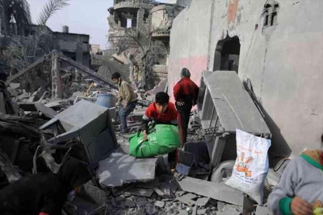 İsrail, Refah'taki 1,4 milyon yerinden edilmiş Filistinliyi Mevasi bölgesine hapsetmeyi planlıyor