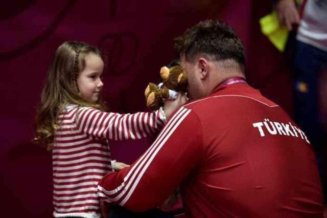 Rıza Kayaalp Avrupa Güreş Şampiyonası'nda gümüş madalya kazandı