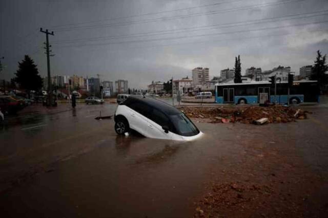 Selin vurduğu Antalya'da Başkan Muhittin Böcek'ten uyarı: Acil işleri olmayan vatandaşlarımız evlerinden çıkmasın