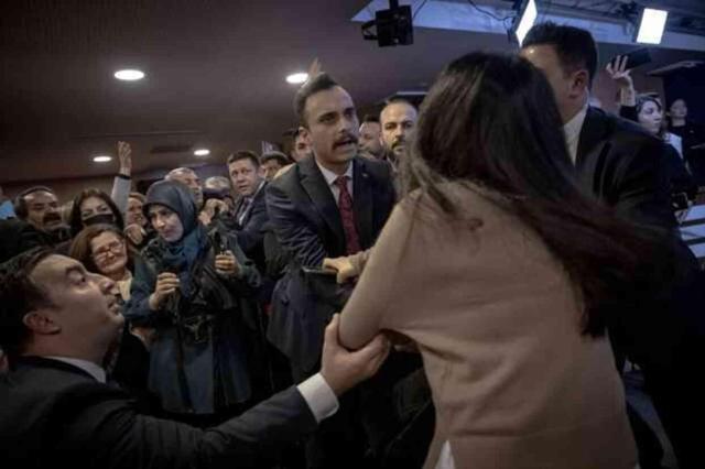 İYİ Parti'nin aday tanıtım toplantısında protesto! İstifa sloganları atıldı