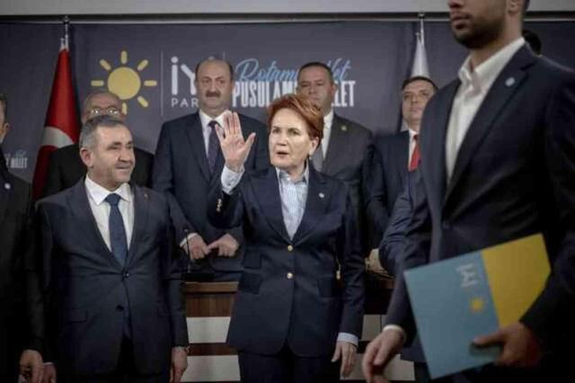 İYİ Parti'nin aday tanıtım toplantısında protesto! İstifa sloganları atıldı