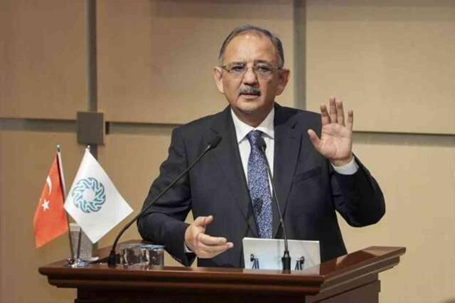 Toprak altında kalan 9 işçiyi arama çalışmaları sürüyor