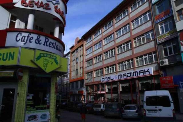 AYM Madımak Oteli davasında zamanaşımı itirazları için ek rapor istedi