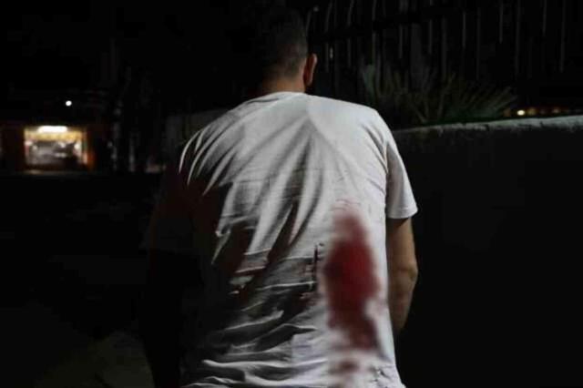 'Aracımı kapattım' cevabını alan yolcu, şoförün sırtına makas sapladı