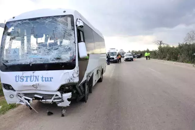 Adana'da Ford Otomobil İşçi Servisine Çarptı: 2 Ölü, 14 Yaralı