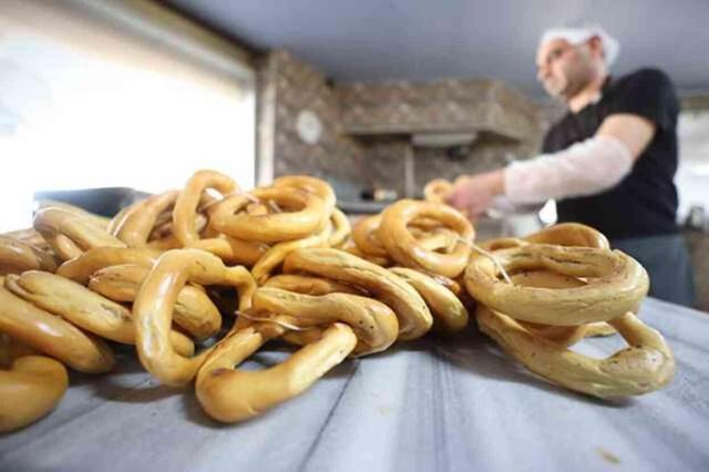 Düzce'deki fırıncılar 'ramazan simidi' mesaisinde! Vatandaşlar bu ürün için köylerden merkeze iniyor