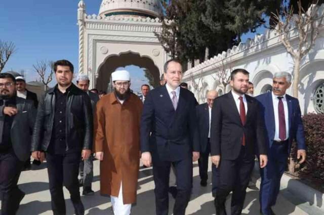 Yeniden Refah Partisi Genel Başkanı Fatih Erbakan, Menzil şeyhini ziyaret etti