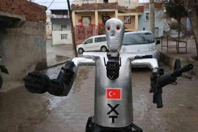 Siirtli kaşif, yapay zekalı robot asker üretti