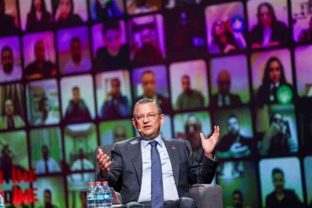 CHP Genel Başkanı Özel'den iddialı gençlik çıkışı: Gençler '40 yaş üstündeki siyasetçiler gitsin' diye darbe yapsa ben buna varım