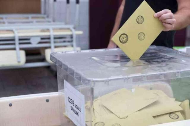 Propaganda serbestliği ve seçim yasakları yarın başlıyor, 32 ilde oy verme saati değişti