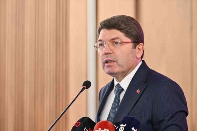 Trabzonspor Kulübü toplantısında gergin anlar! CHP Milletvekili '10-11 Kupası'nın kimde olduğunu herkes biliyor' deyince ortalık karıştı