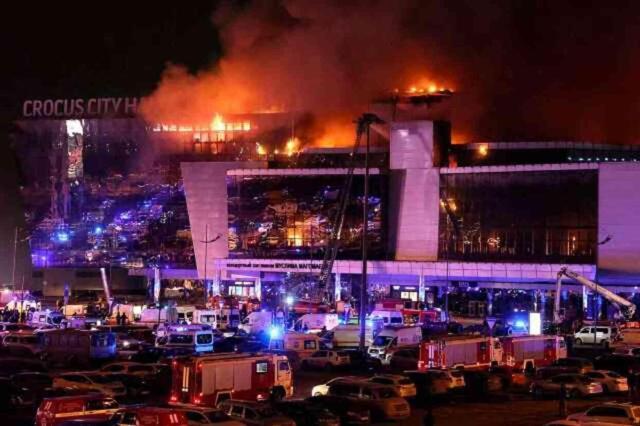 Rusya'daki kanlı saldırıda konser salonun içinden görüntüler