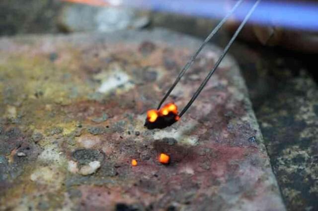 'Yardım kömürlerinden altın çıkıyor' iddiası şehri karıştırdı! Gerçek bambaşka çıktı