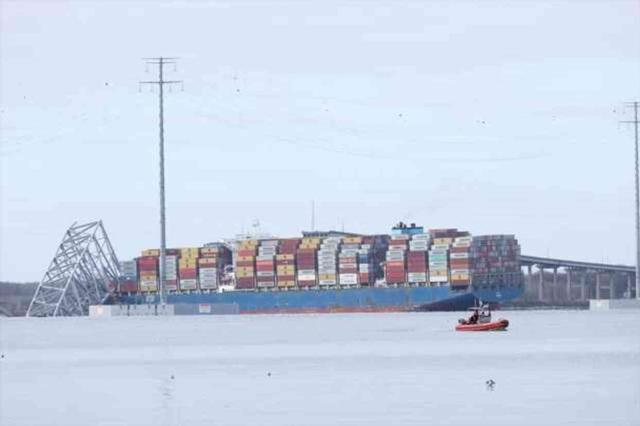 ABD'de kargo gemisi köprüye çarptı, 7 kişi kayboldu
