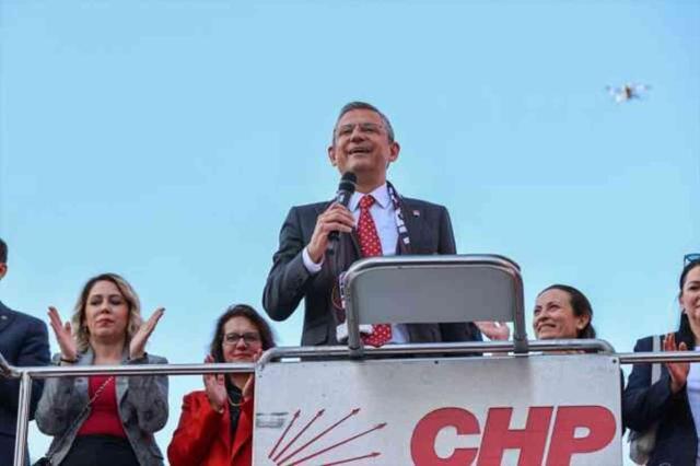 CHP Genel Başkanı Özgür Özel, Seçimlerde İktidara Sarı Kart Göstermeye Davet Ediyor