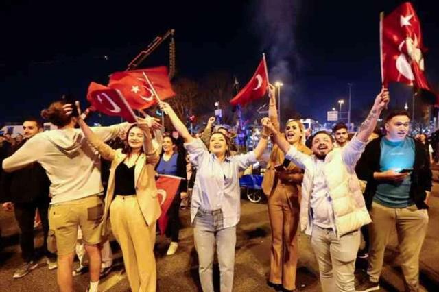 Ekrem İmamoğlu'ndan Saraçhane'de zafer konuşması! On binlerce kişiye seslendi