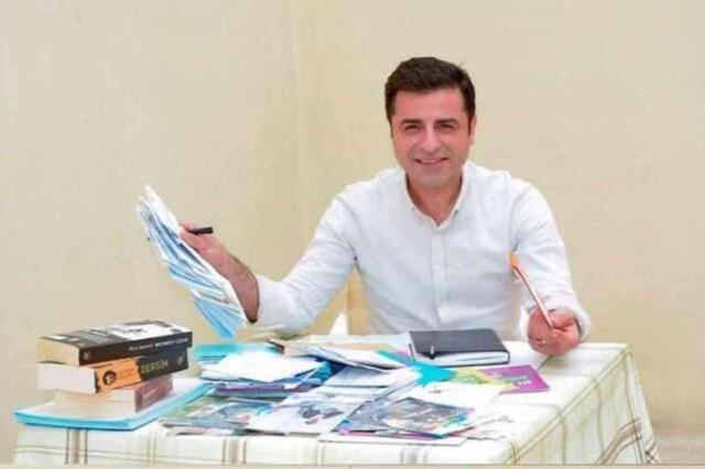 Van'da belediye başkanlığının AK Parti'ye geçmesine ilişkin Selahattin Demirtaş açıklama