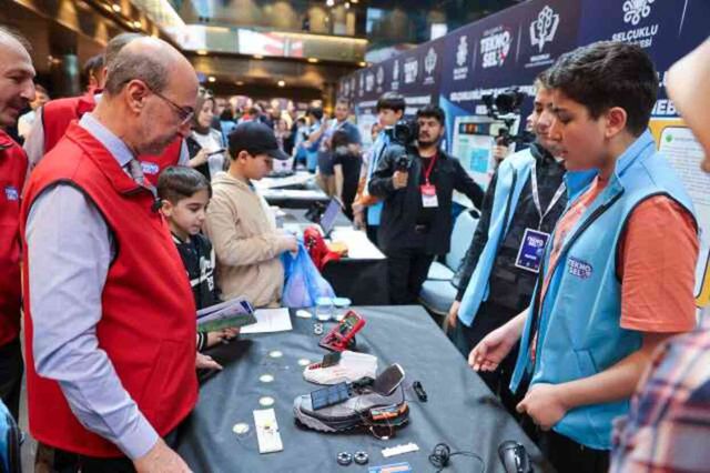 Geleceğin Teknoloji Liderleri TEKNO-SEL'de Ödüllerini Aldı