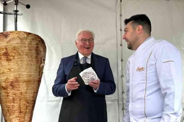 Almanya Cumhurbaşkanı Steinmeier, İstanbul ziyaretinde döner kesti