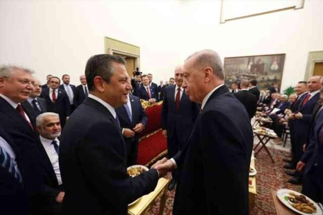 Cumhurbaşkanı Erdoğan, CHP lideri Özel ile TBMM'de kısa bir görüşme gerçekleştirdi: Haftaya bir araya geleceğiz