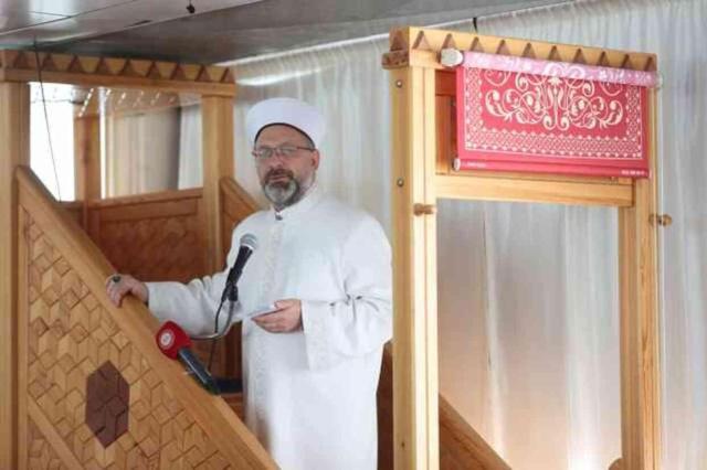 Özgeçmişinde 'iyi derecede bilmektedir' yazıyordu: Ali Erbaş'ın Arapça'dan sonra Fransızca da bilmediği ortaya çıktı