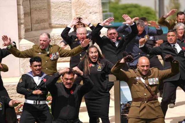 Yeni Zelanda askerleri Çanakkale'de 'haka' dansı yaptı