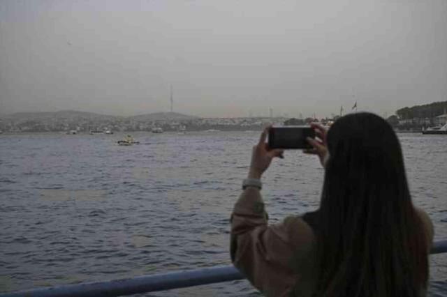 İzmir'de Etkili Olan Çöl Tozu Ne Zaman Temizlenecek?